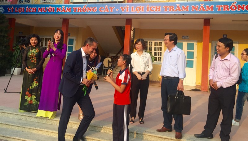 Bộ Trưởng Bộ Ngoại Giao Đan Mạch đến thăm trường Tiểu học Ngọc Lâm